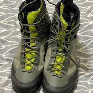Arc'teryx Bora Mid GTX Boots